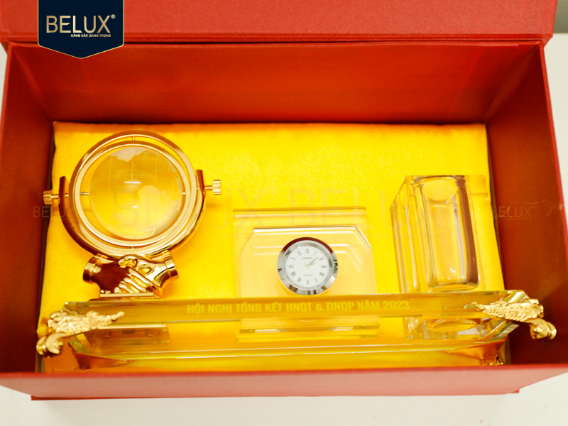 Lô đế bút pha lê Hội Nghị Tổng Kết HNQT D17 bằng đồng thiết kế theo yêu cầu